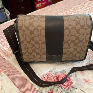 Travel coach bag